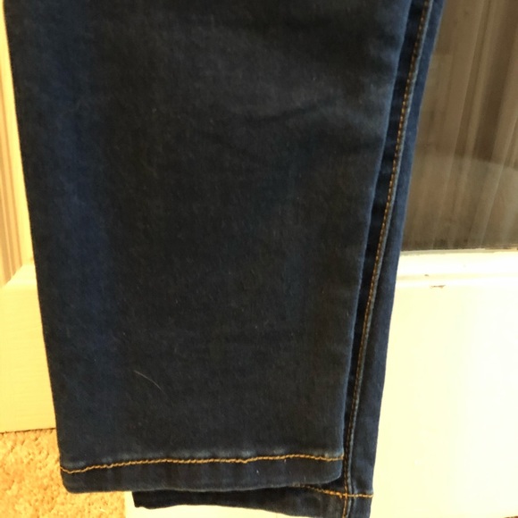 PREGGO LEGGINGS
Tribeca Skinny Maternity Jeans - Picture 9 of 9